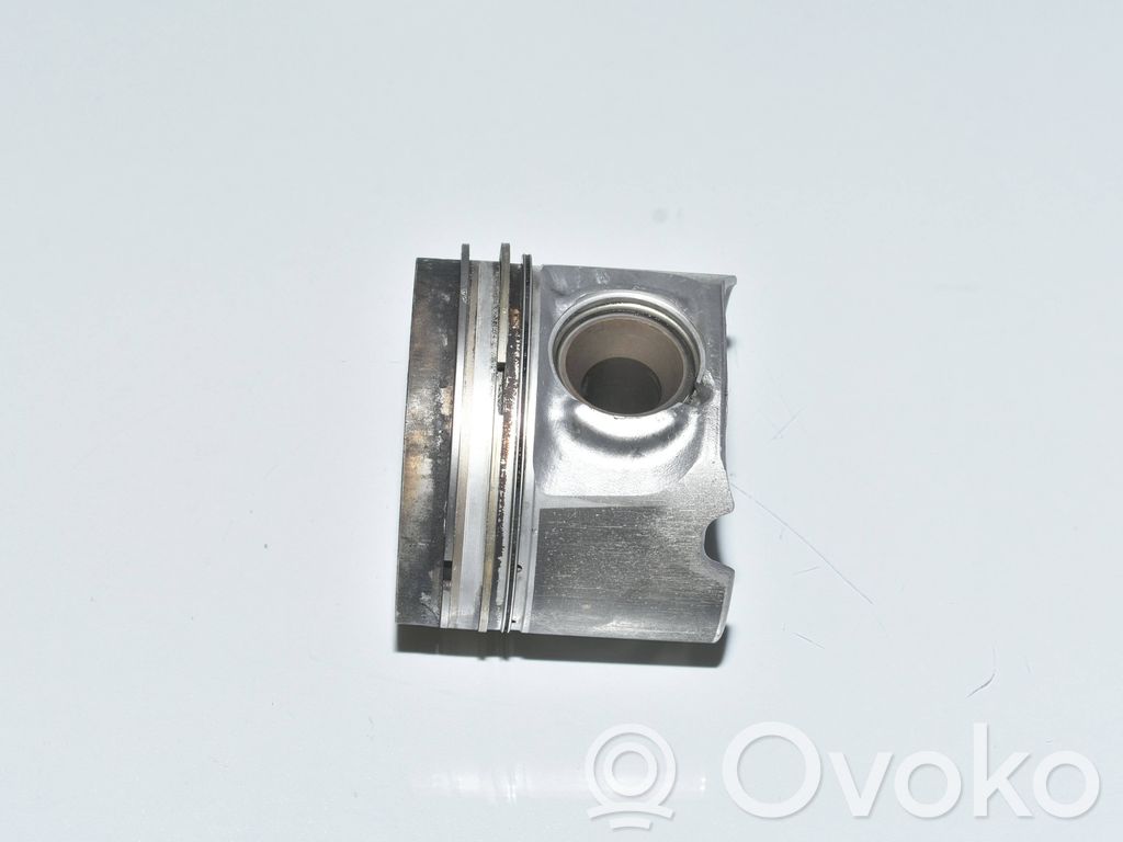 BMW 7 F01 F02 F03 F04 Piston 