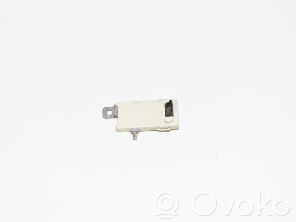 BMW 5 E39 Antenas pastiprinātājs 
