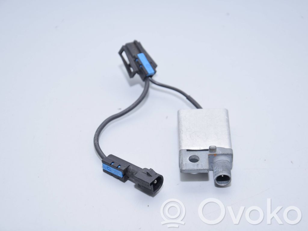 BMW 7 E38 Antenos stiprintuvas 