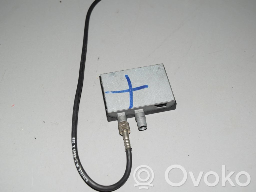 BMW 7 E38 Antenos stiprintuvas 