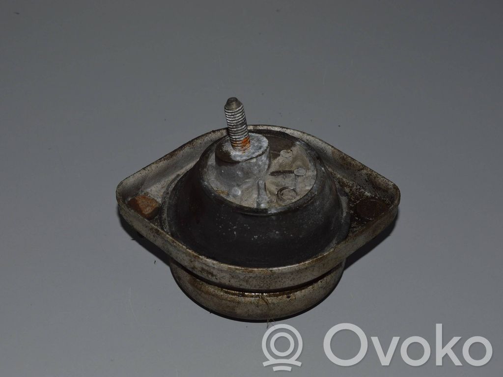Engine mount bracket   22111092824