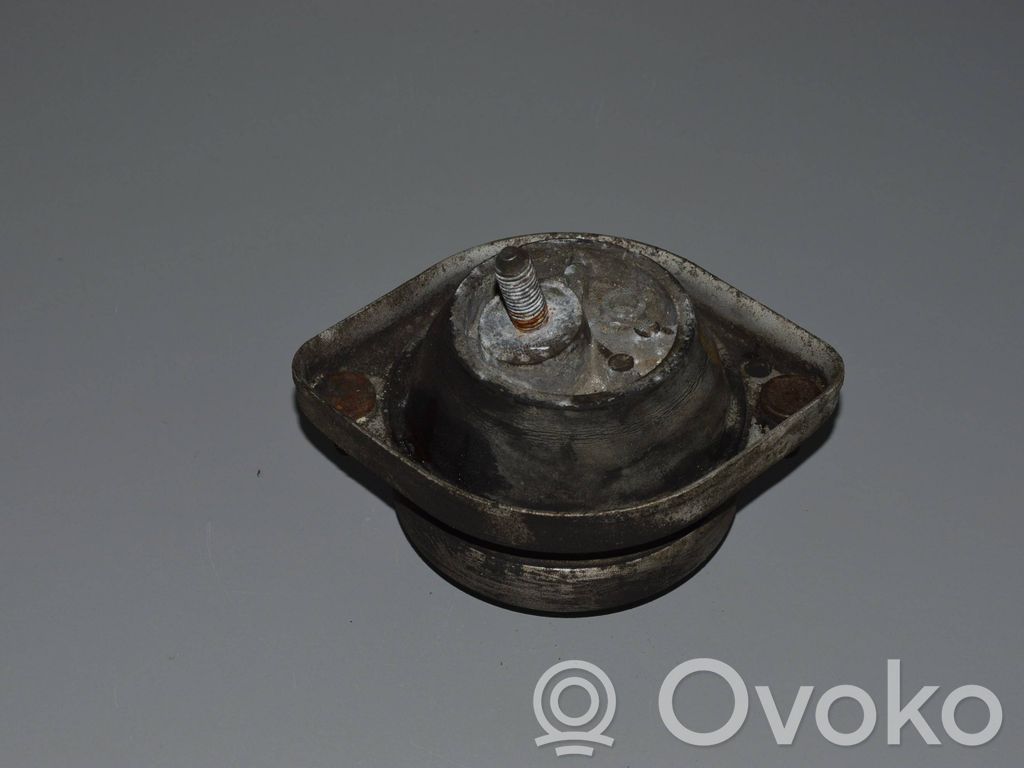 Engine mount bracket   22111092823