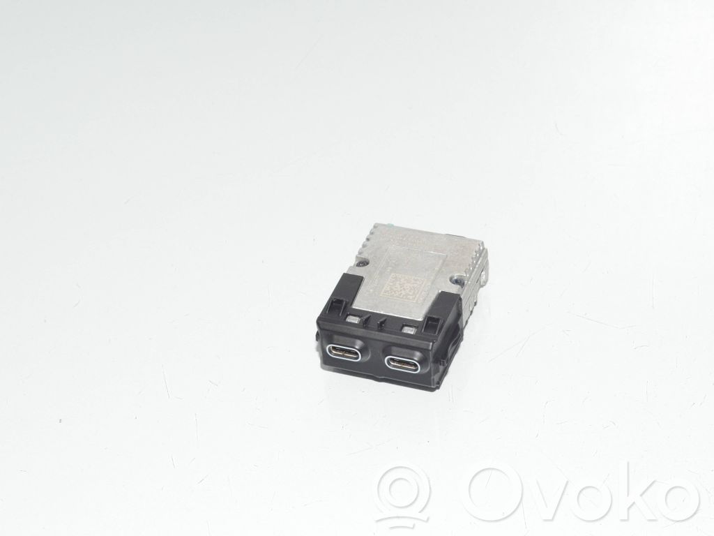 BMW iX USB socket connector 