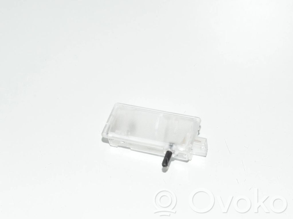 Luz de guantera   6962045,63316962045,0142519,0398379,63310142519,63310398379,63318364920,8364920