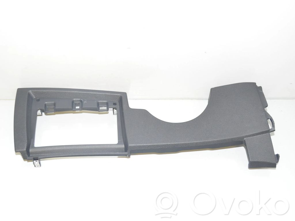 BMW 2 F46 Ramă inferioară panou bord 