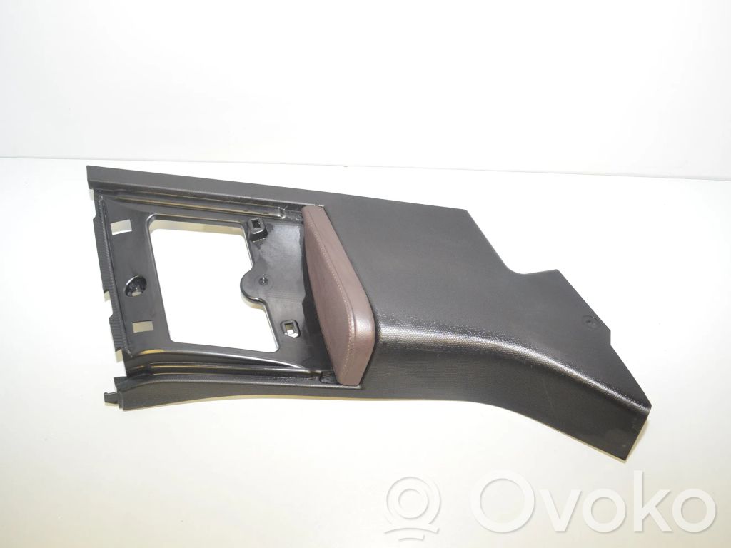 BMW i3 Pilar (B) (inferior) 