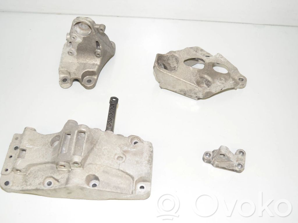 BMW 4 F36 Gran coupe Engine mounting bracket 