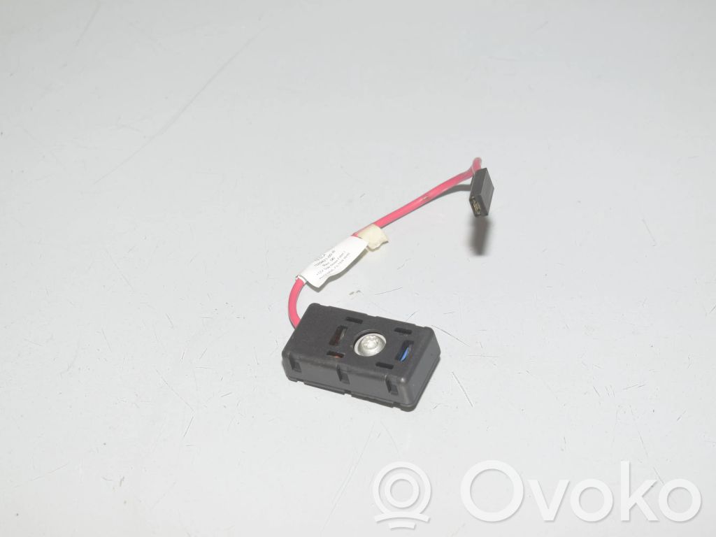 Tesla Model 3 Antenos stiprintuvas 