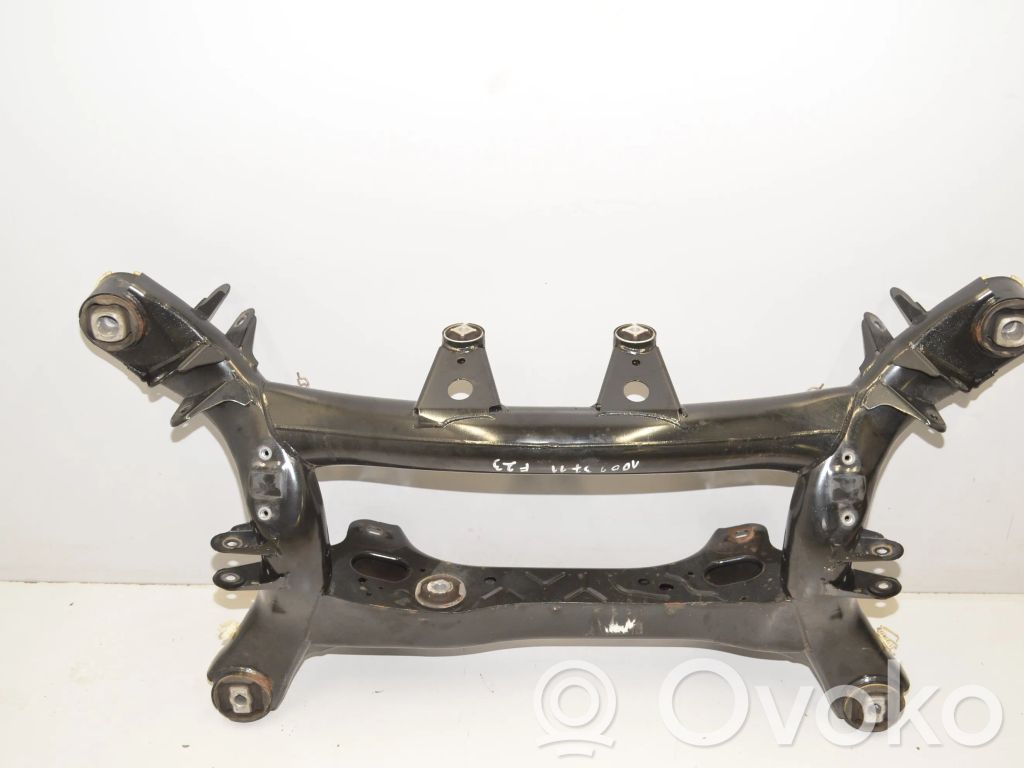 BMW 2 F22 F23 Galinis traversas 