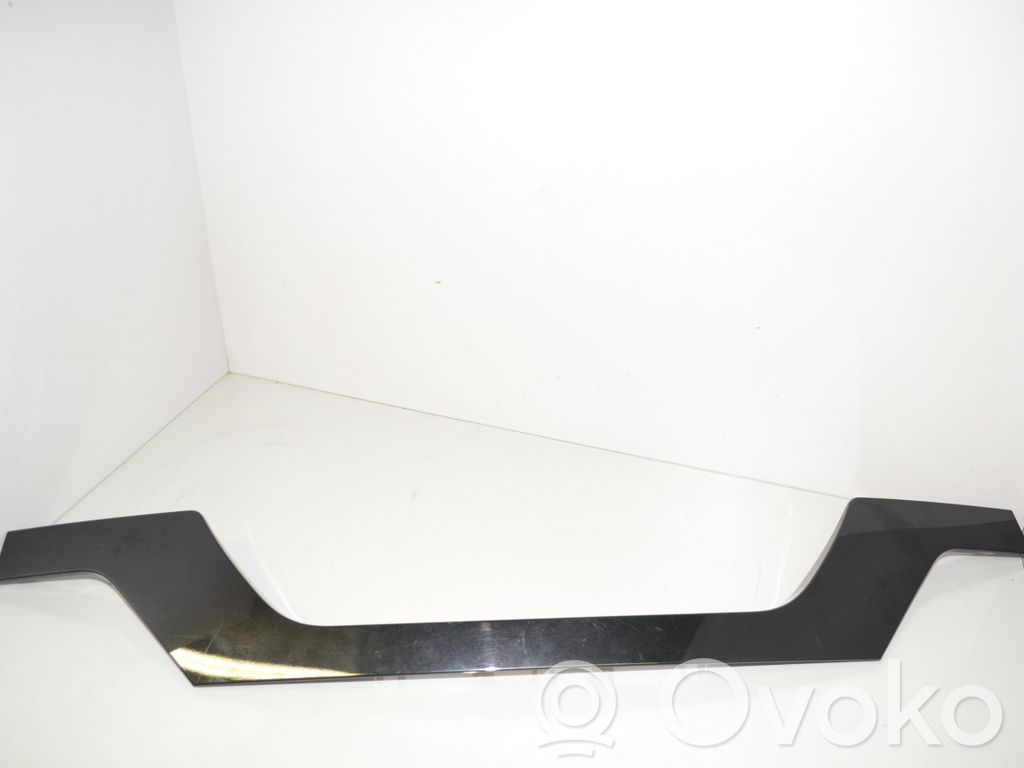 BMW X3 E83 Tailgate trim 