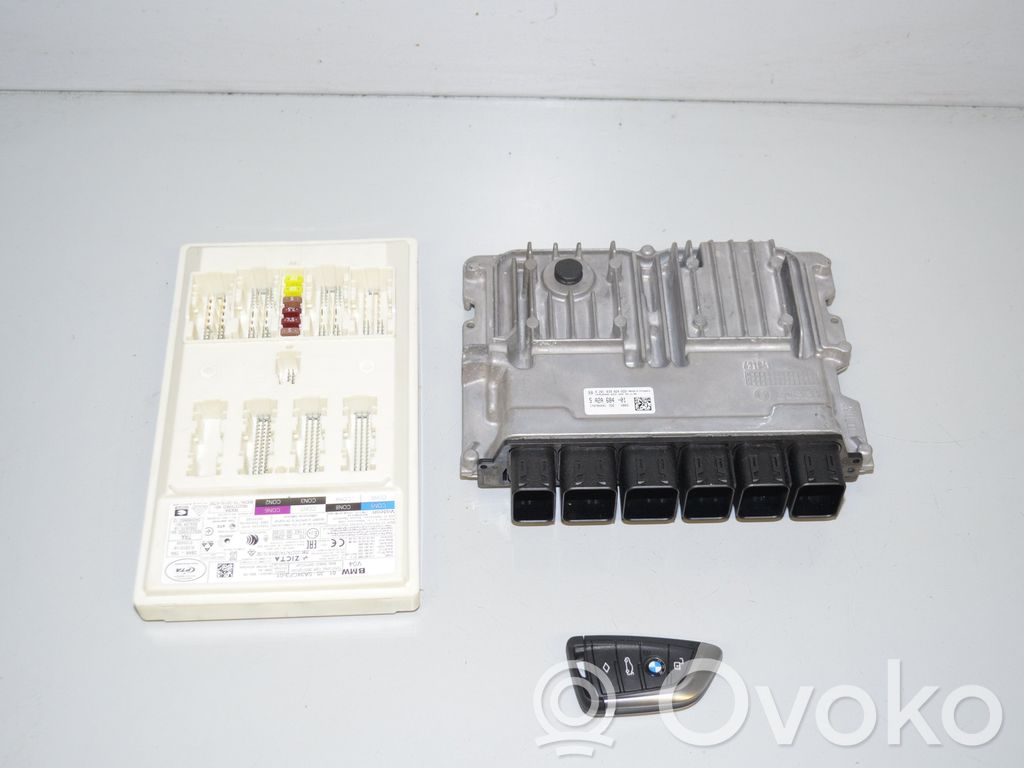 BMW 1 F40 Komputer / Sterownik ECU i komplet kluczy 