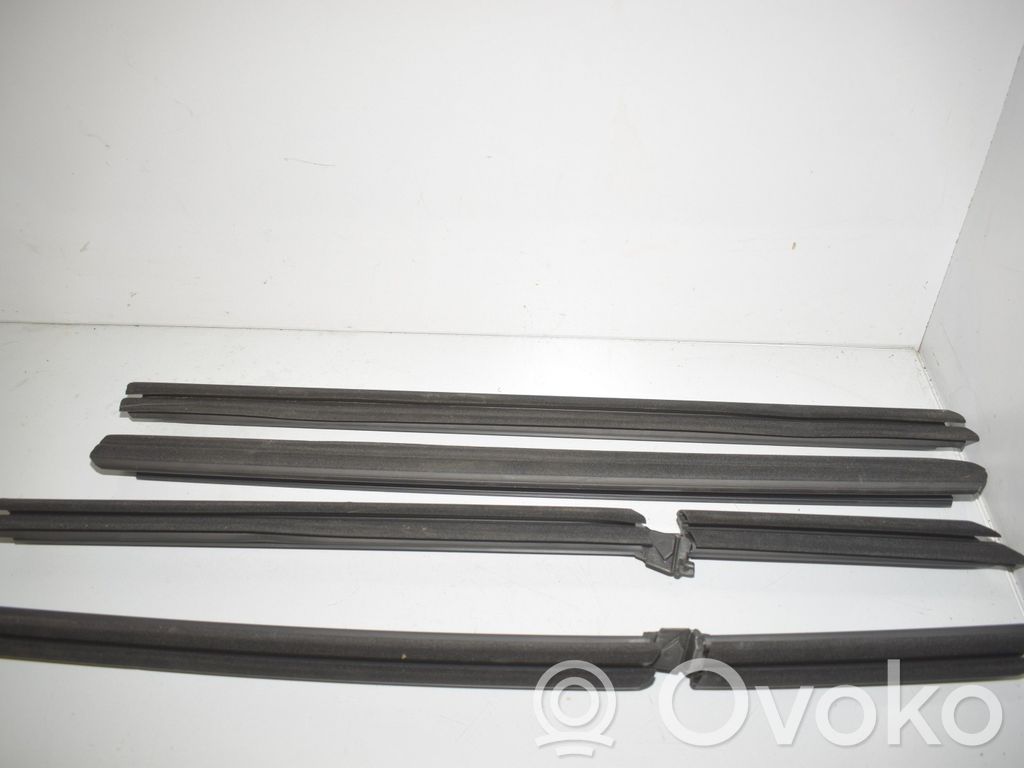 BMW 1 F40 Apdaila priekinių durų (moldingas) 