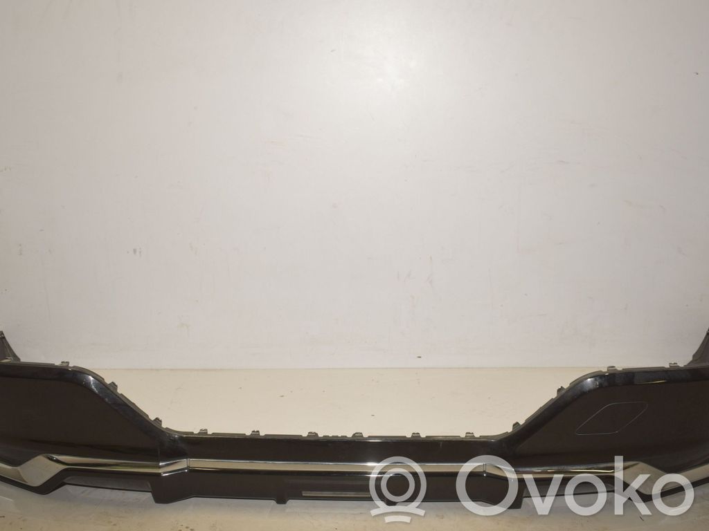 BMW 7 G70 Apatinė bamperio dalis (lūpa) 