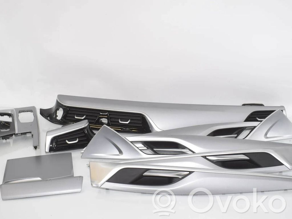 BMW 5 G30 G31 G38 Zestaw ozdobnych elementów wyposażenia wnętrz 