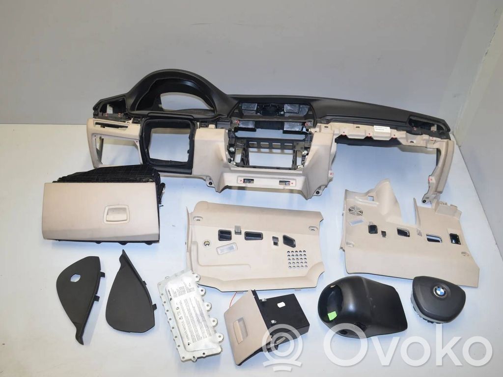 BMW 5 F10 F11 Deska rozdzielcza 