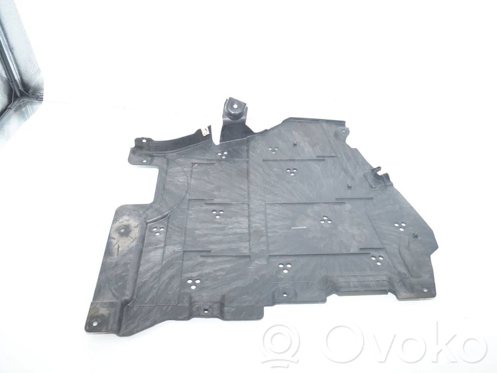 BMW 2 G42 Kita dugno detalė 