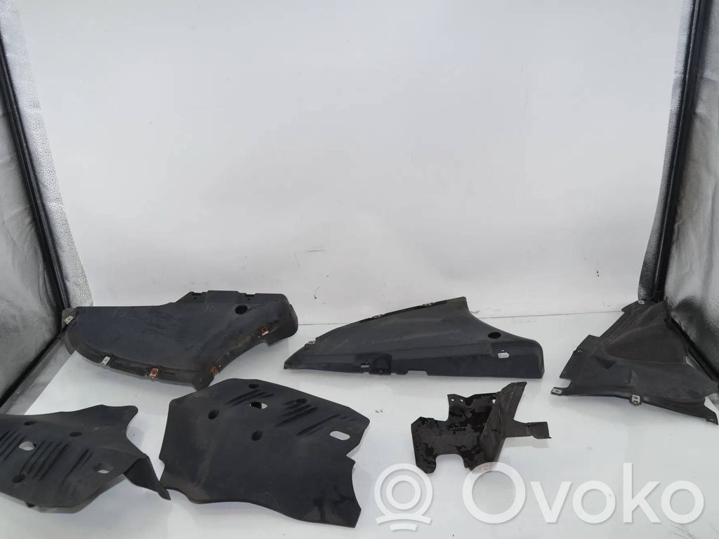 BMW 3 F30 F35 F31 Alte piese de sub caroserie 