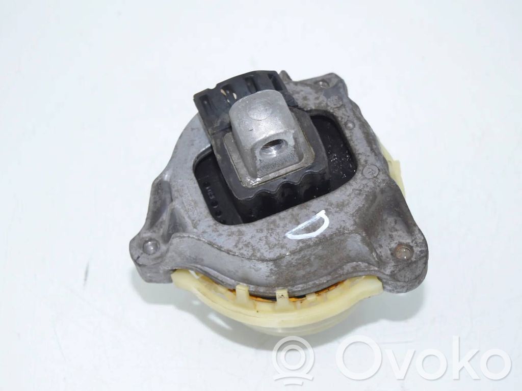 BMW 5 G30 G31 G38 Engine mount bracket 