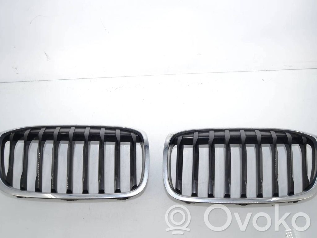 BMW 2 F46 Griglia superiore del radiatore paraurti anteriore