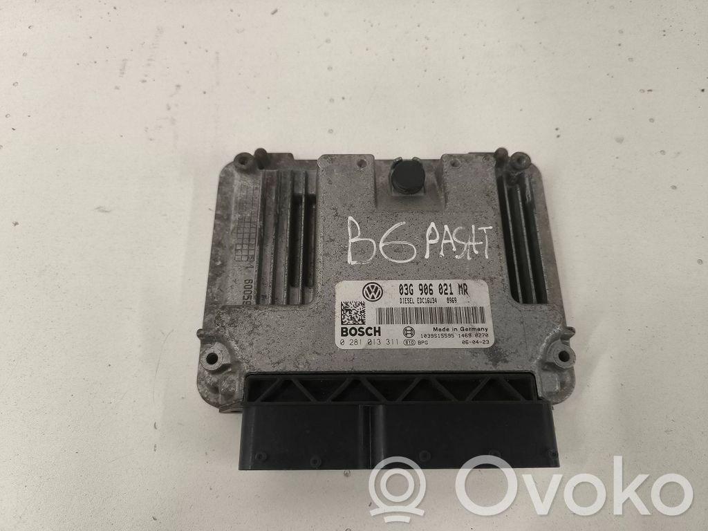 Volkswagen PASSAT B6 Engine control unit/module 
