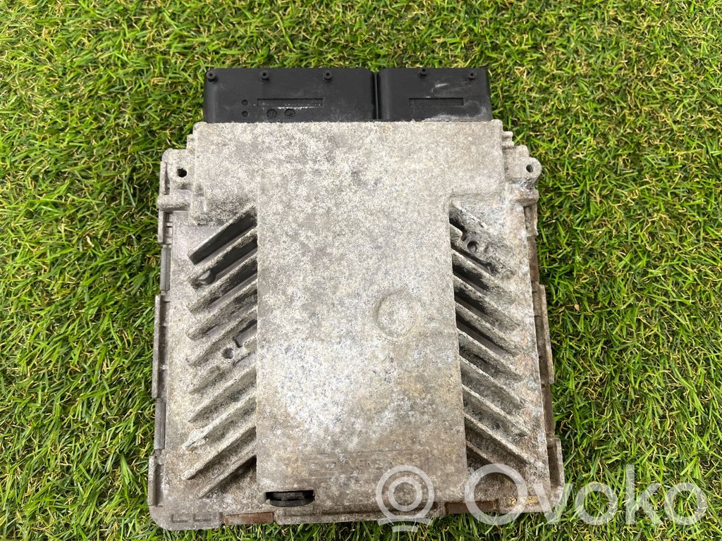 Volkswagen PASSAT B6 Engine control unit/module 