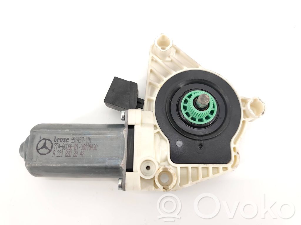 Mercedes-Benz S W221 Silnik regulatora szyby drzwi przednich 