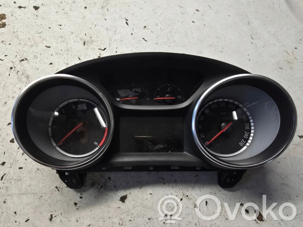 Opel Astra K Geschwindigkeitsmesser Cockpit 