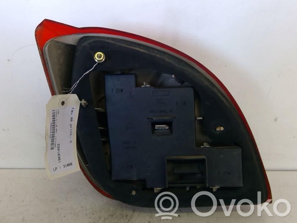 Ford Fiesta Aizmugurējais lukturis virsbūvē 