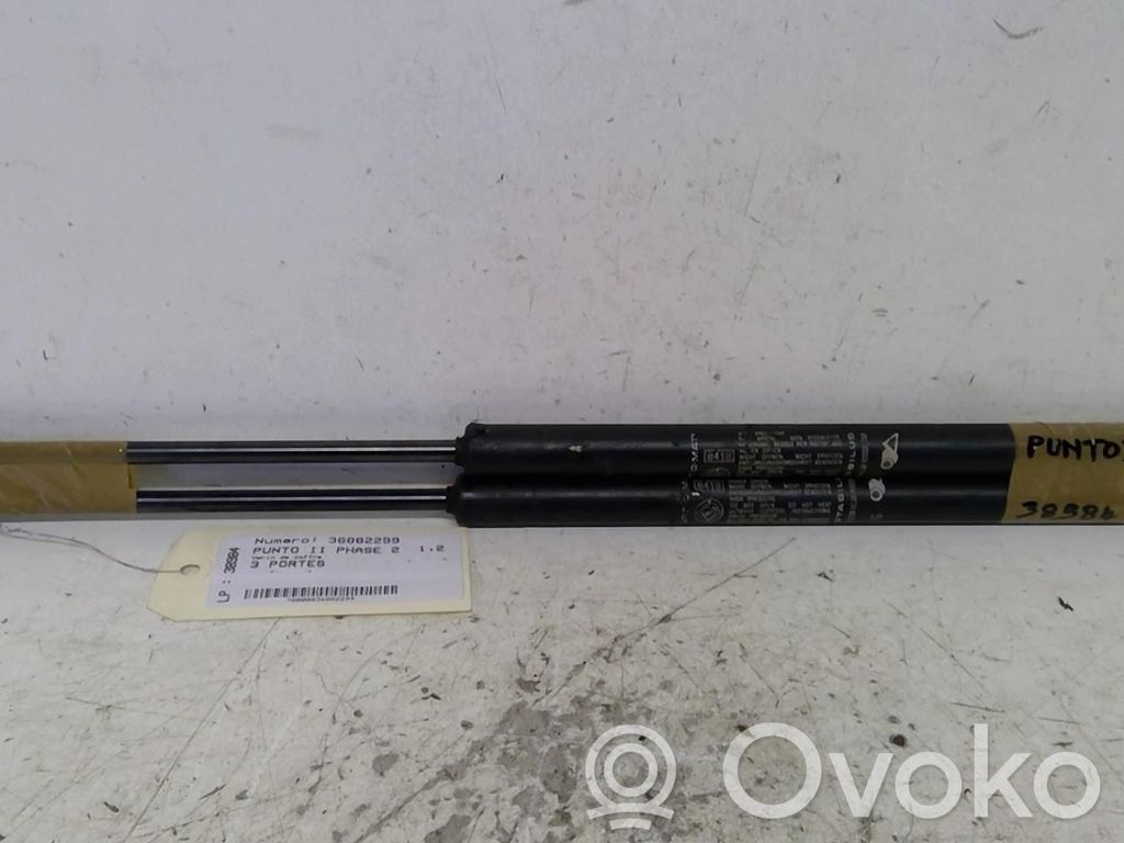 Fiat Punto (188) Amortyzator klapy tylnej bagażnika 