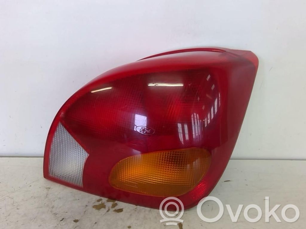 Ford Fiesta Aizmugurējais lukturis virsbūvē 