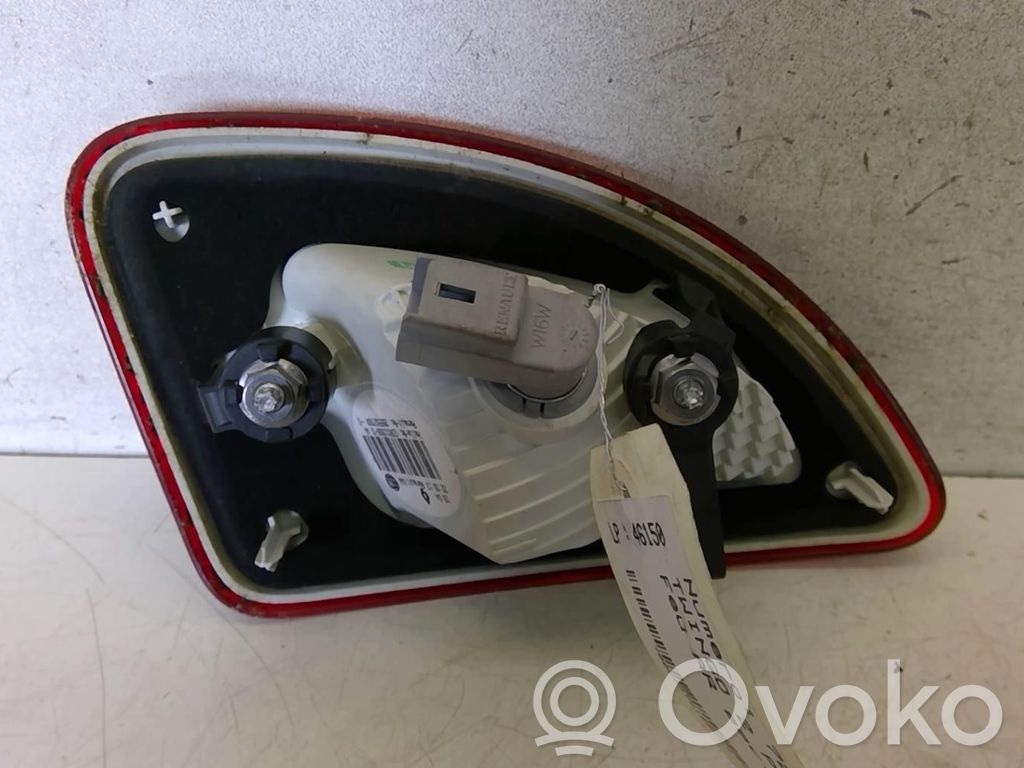 Renault Twingo II Lampă spate în capacul portbagajului 