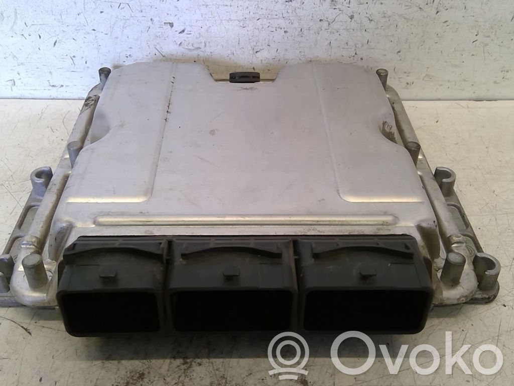 Opel Vivaro Engine control unit/module 