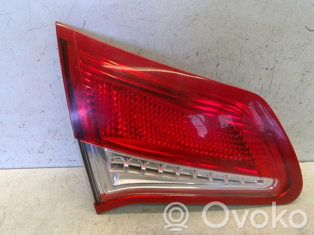 Citroen C4 II Lampă spate în capacul portbagajului 