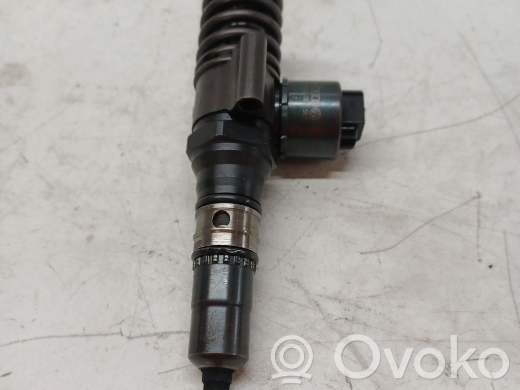 Audi A4 S4 B7 8E 8H Polttoainesuutin 