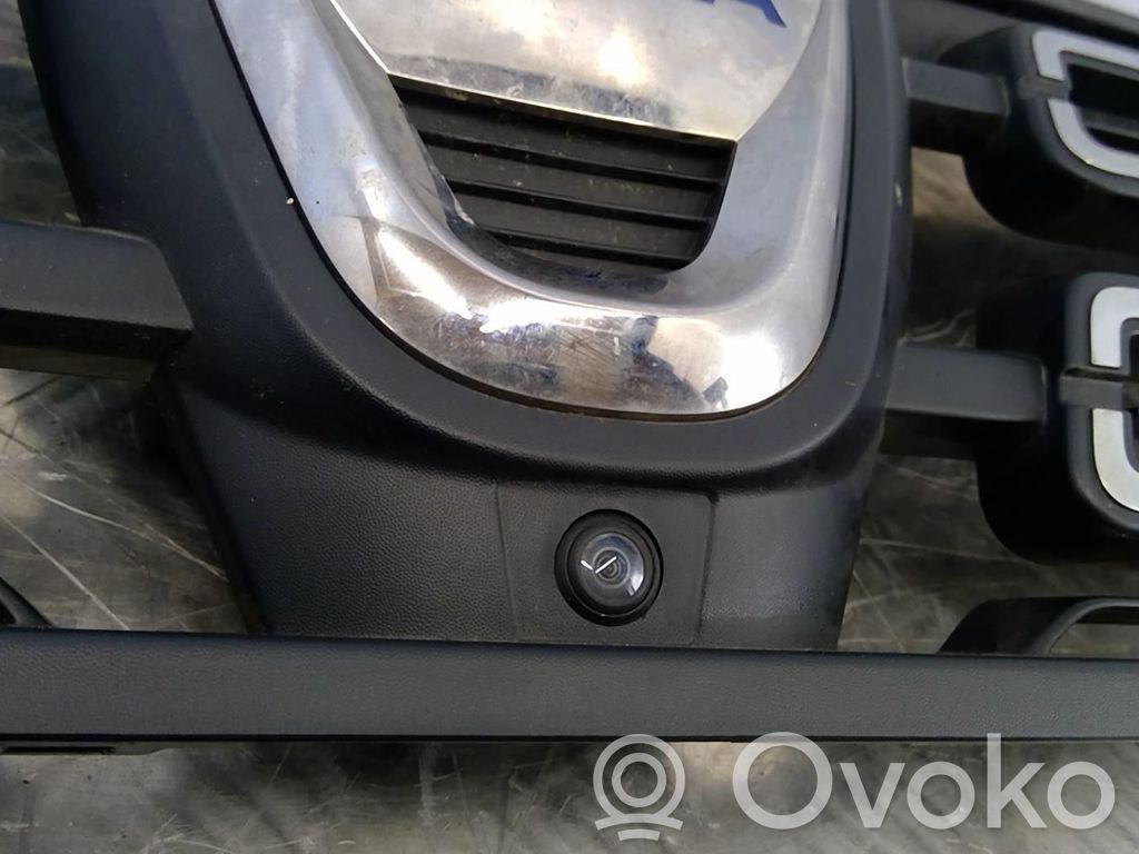 Dacia Duster II Rejilla delantera 