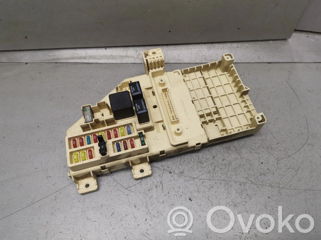 Dodge Stratus Fuse module 