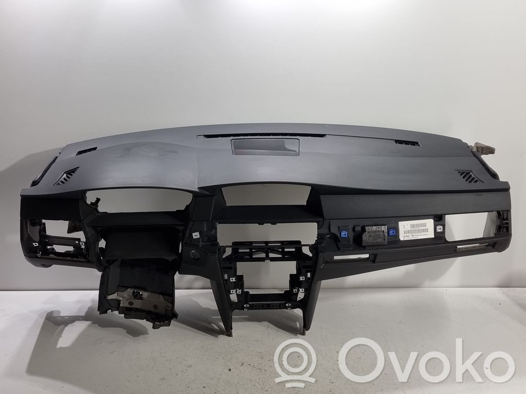 Armaturenbrett Cockpit   6976421