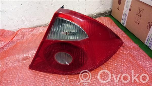 Lámpara de faros/luces traseros