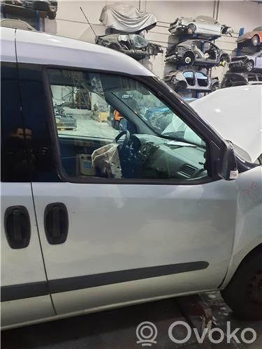 Opel Combo D Priekinės durys 