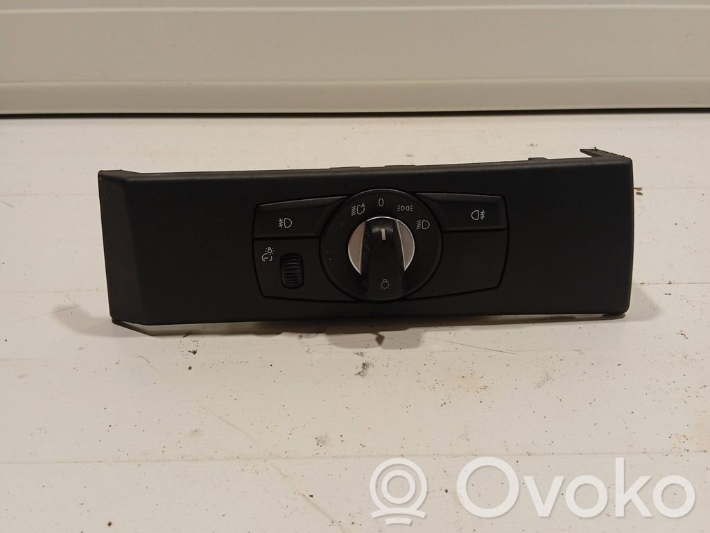 Light switch   913472601,6988565,33295201