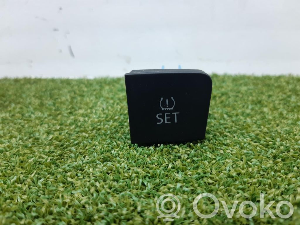 Volkswagen PASSAT Wiper turn signal indicator stalk/switch 