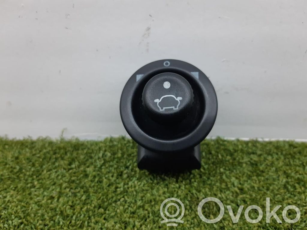 Wing mirror switch   93BG17B676BA