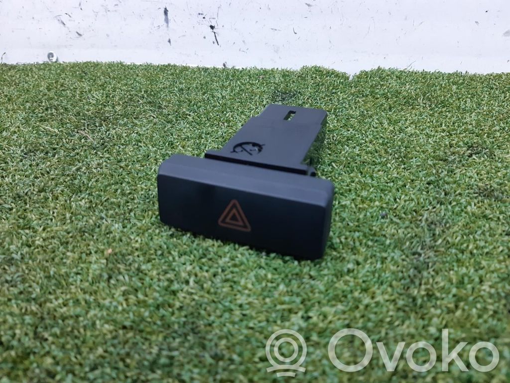 Hazard light switch   84776FD000