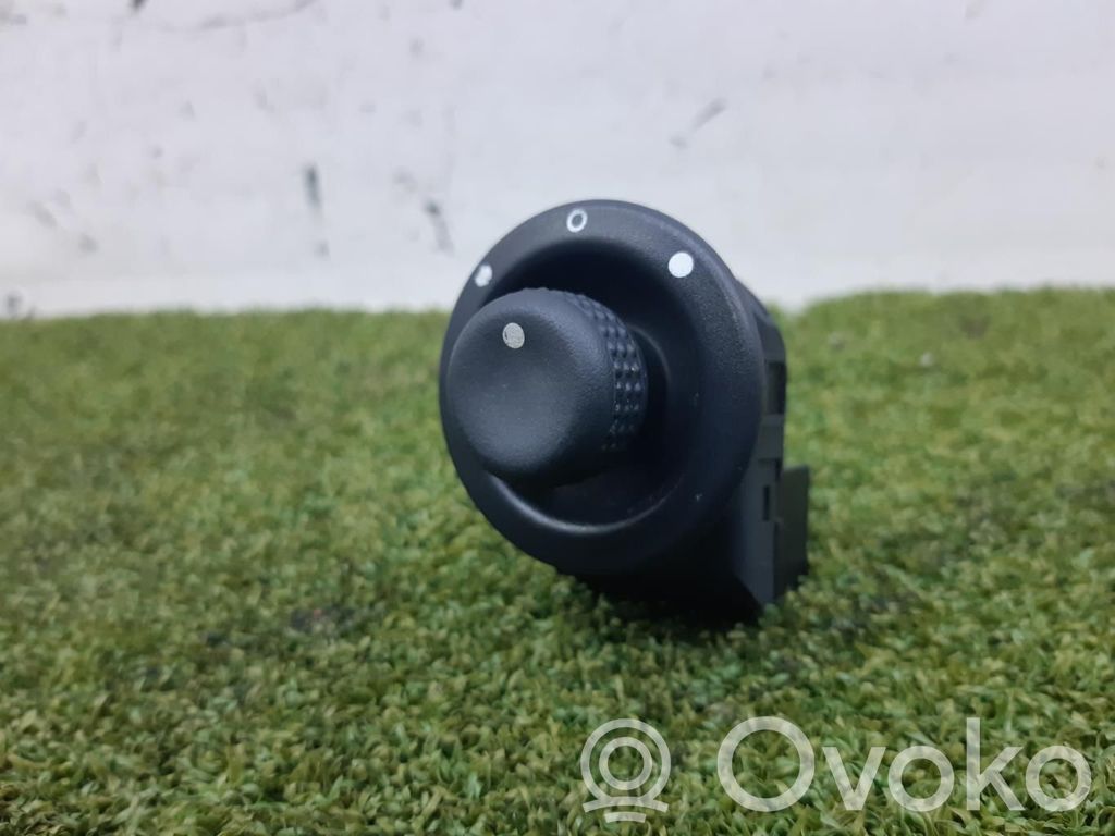 Wing mirror switch   7700429992F