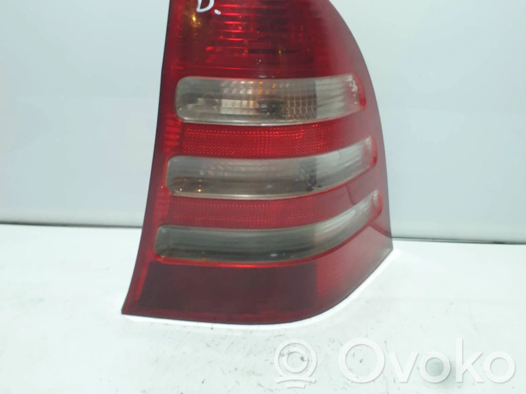 Mercedes-Benz C W203 Lampă spate în caroserie 