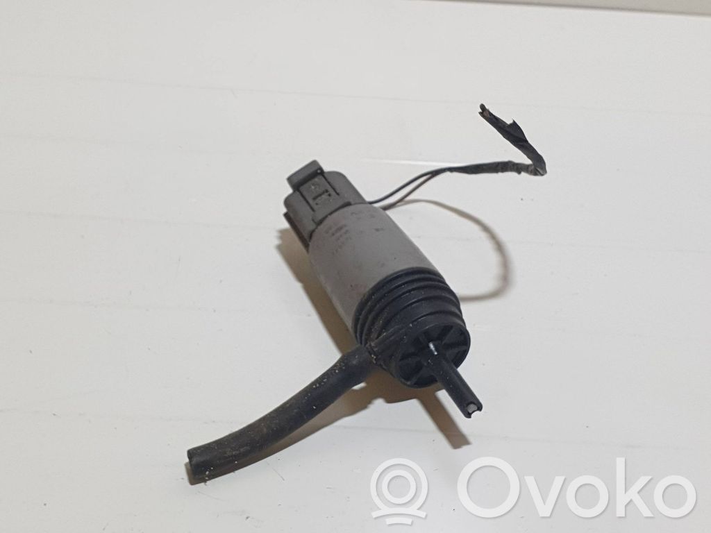 Windscreen/windshield washer pump   6934159,23557610,6712,2730588,67120154873,67126934159,67126934160,67127298309,67127302588,67127302589,6934160,7298309,7302589,A0008605826,A2218690121