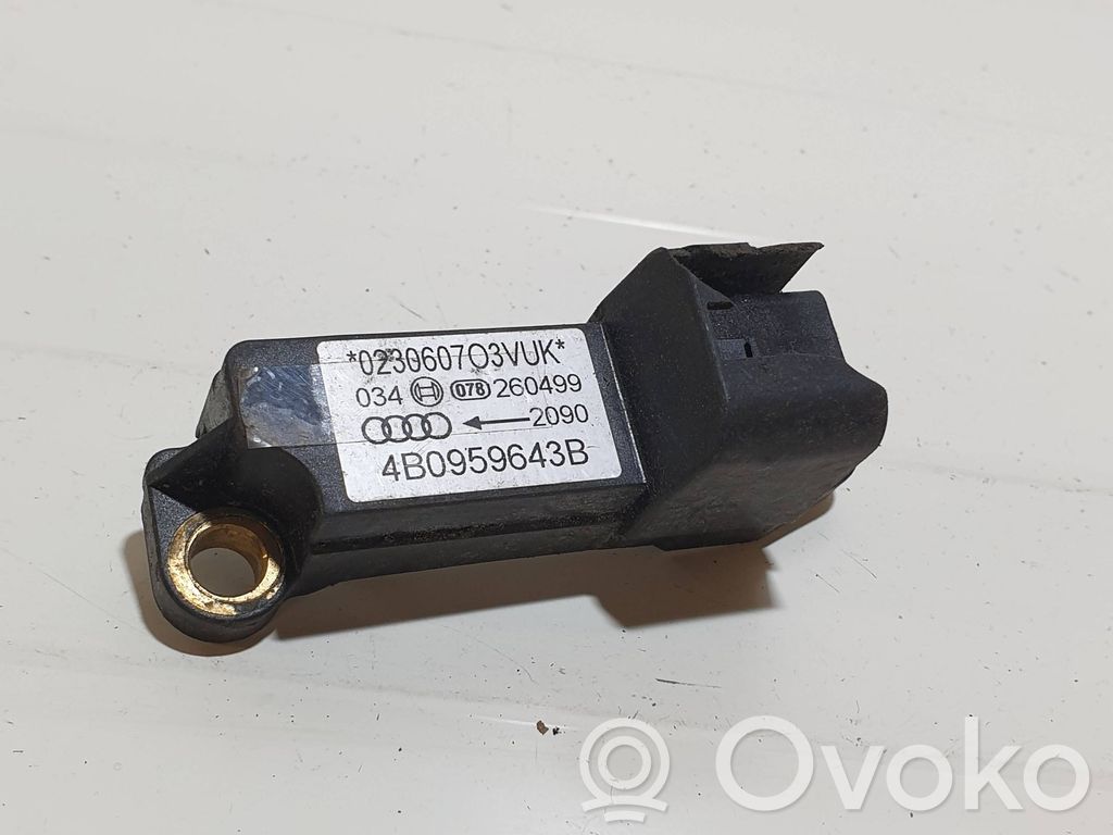 Audi A6 S6 C5 4B Czujnik uderzenia Airbag 