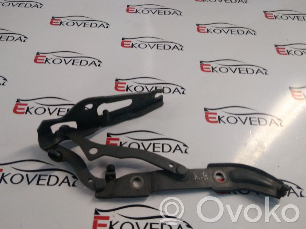 Loading door upper hinge   7060628