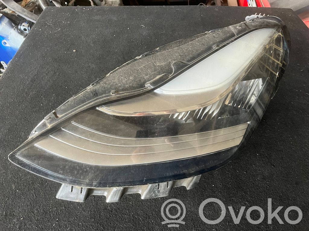 Tesla Model 3 Scheinwerfer 
