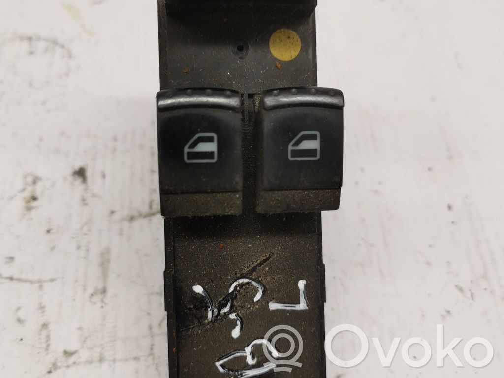 Volkswagen PASSAT B5.5 Electric window control switch 